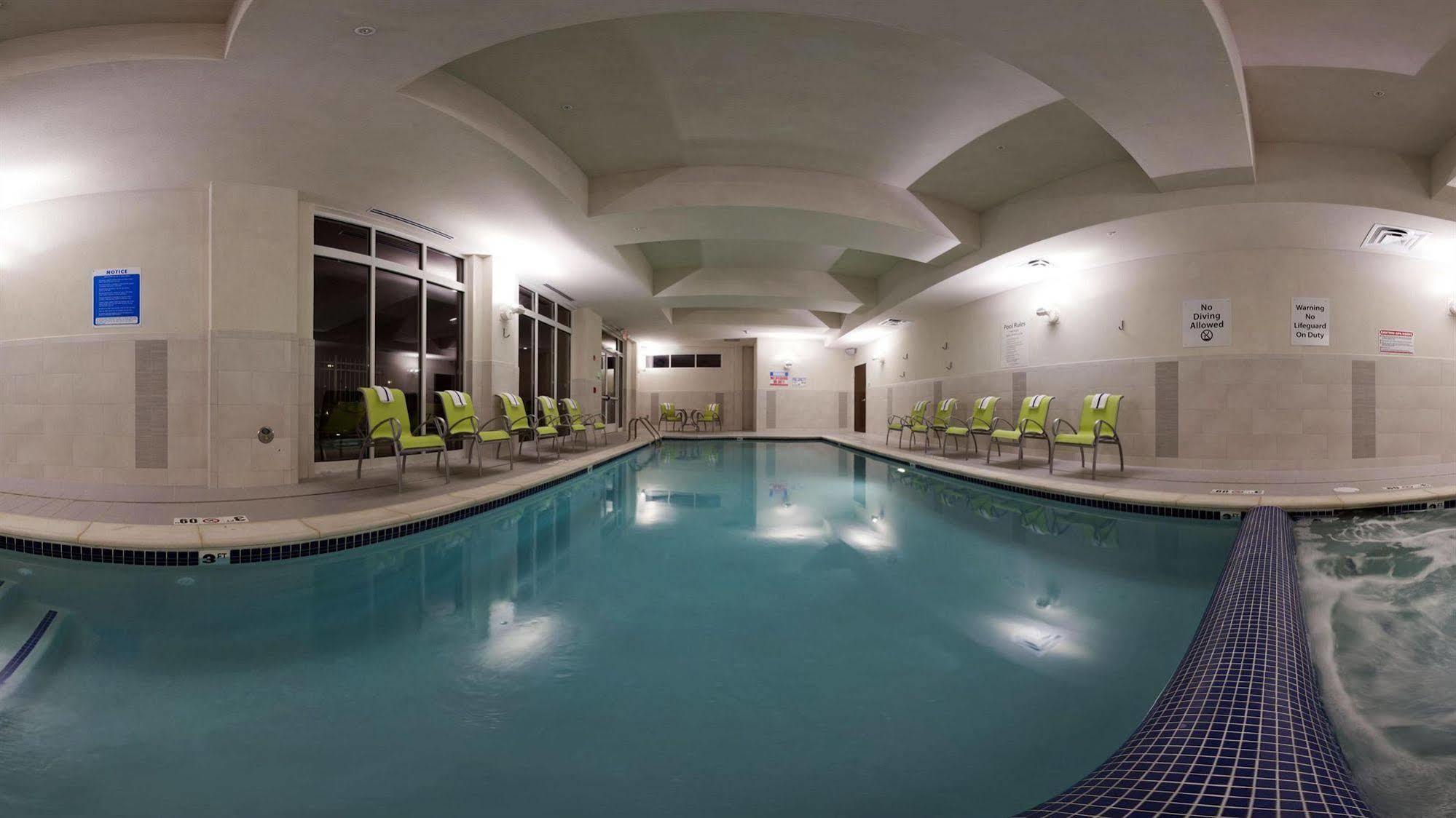 Holiday Inn Detroit Metro Airport By Ihg Romulus Exterior photo