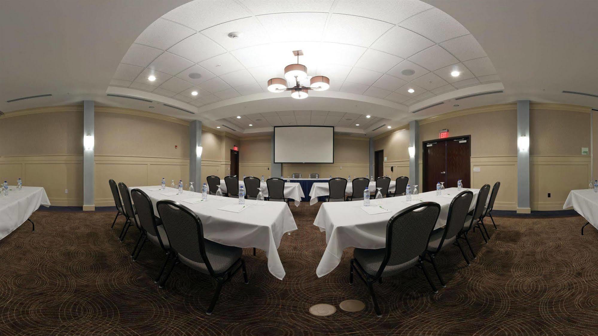 Holiday Inn Detroit Metro Airport By Ihg Romulus Exterior photo