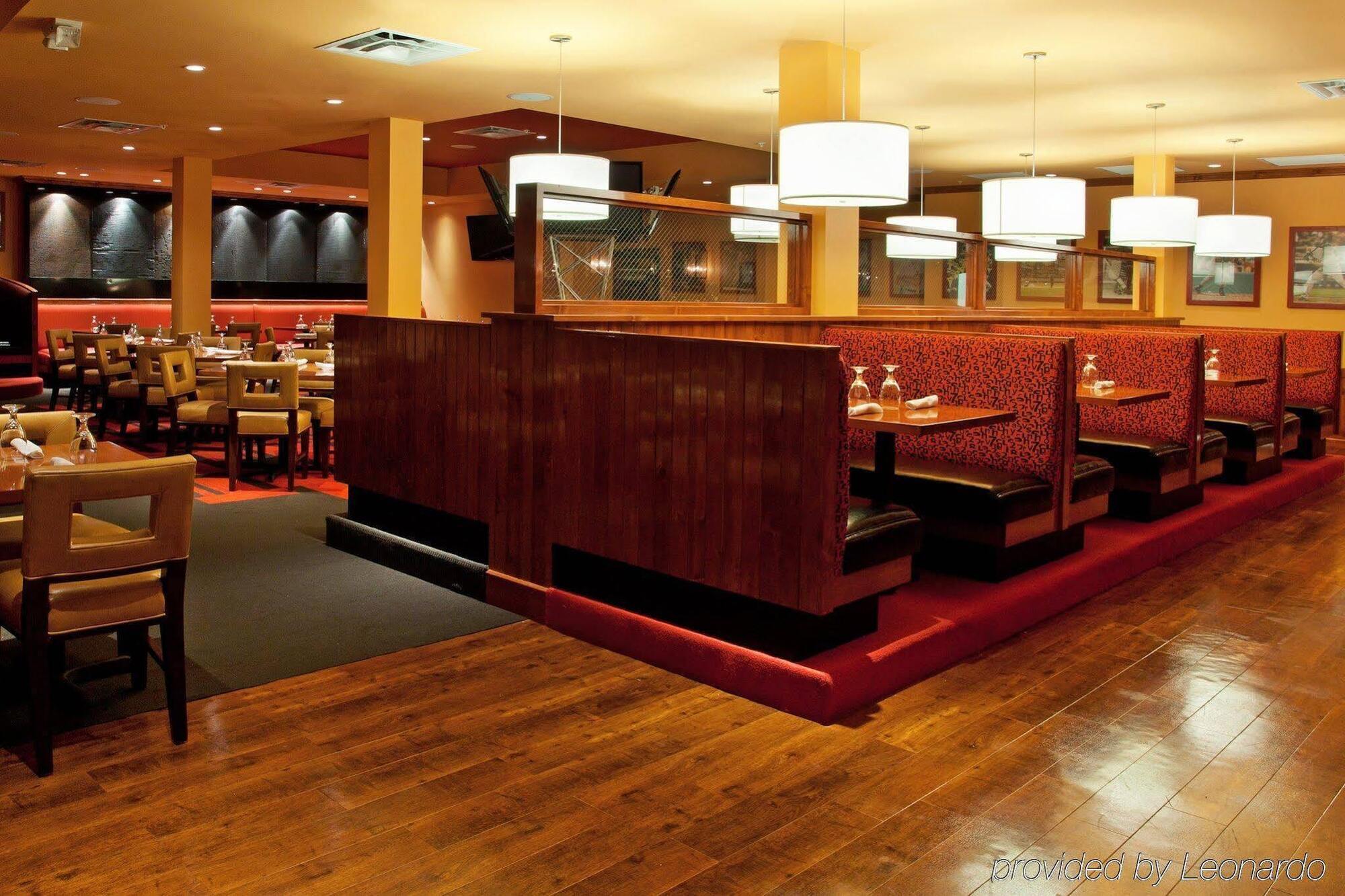 Holiday Inn Detroit Metro Airport By Ihg Romulus Exterior photo