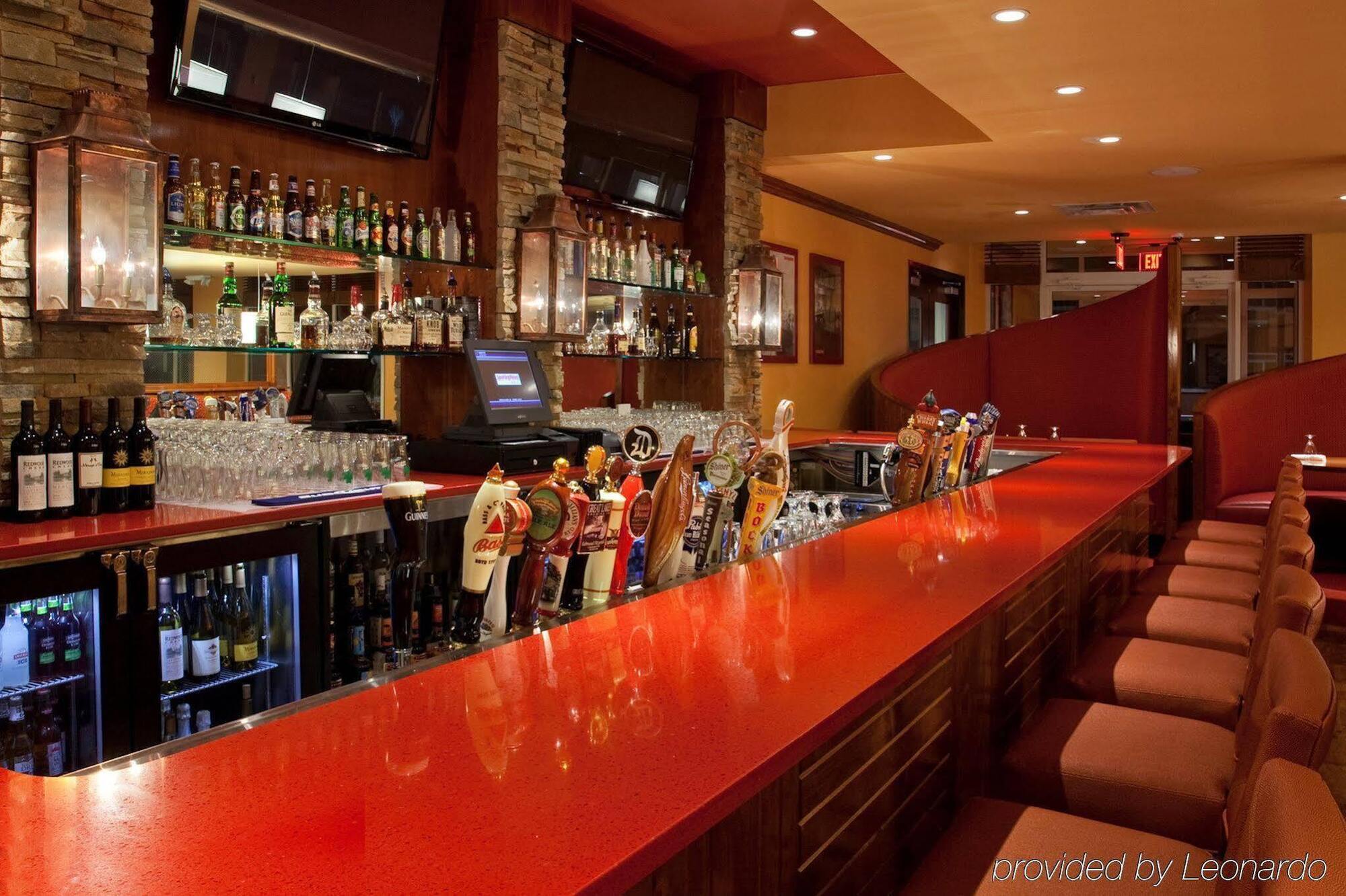 Holiday Inn Detroit Metro Airport By Ihg Romulus Exterior photo