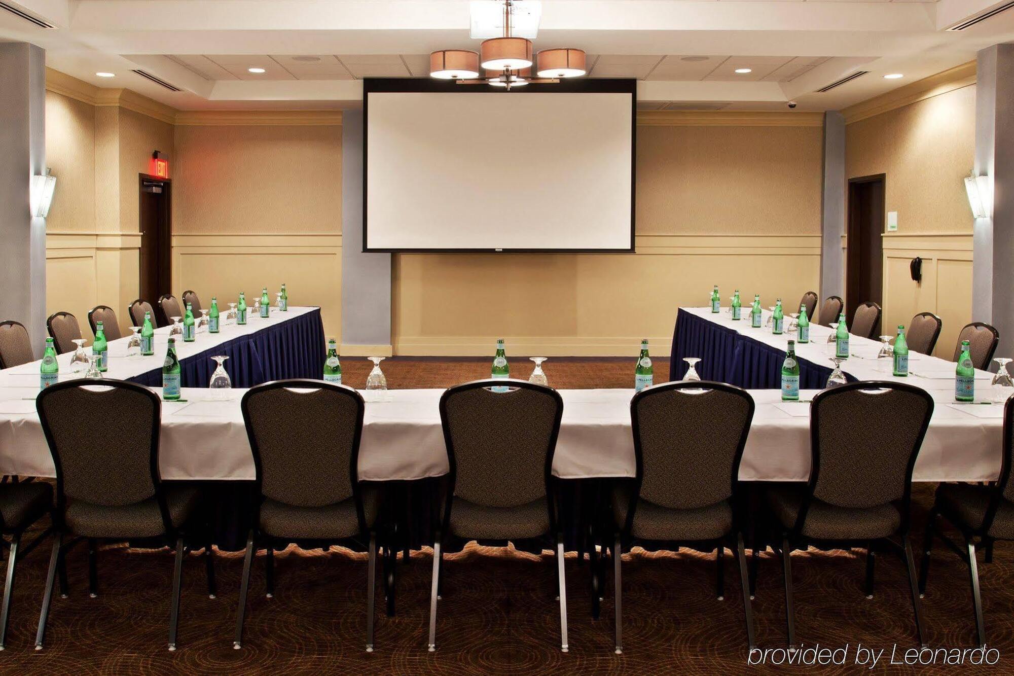 Holiday Inn Detroit Metro Airport By Ihg Romulus Exterior photo