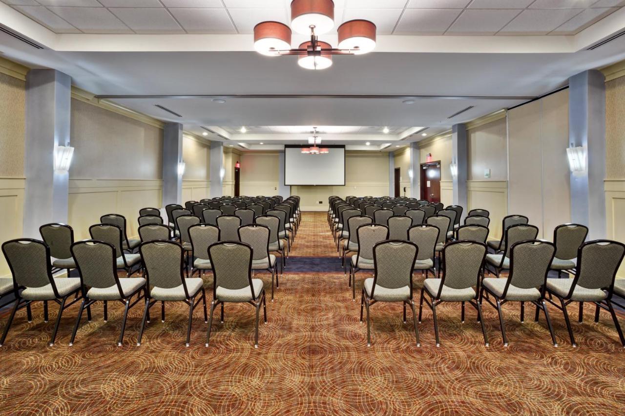Holiday Inn Detroit Metro Airport By Ihg Romulus Exterior photo