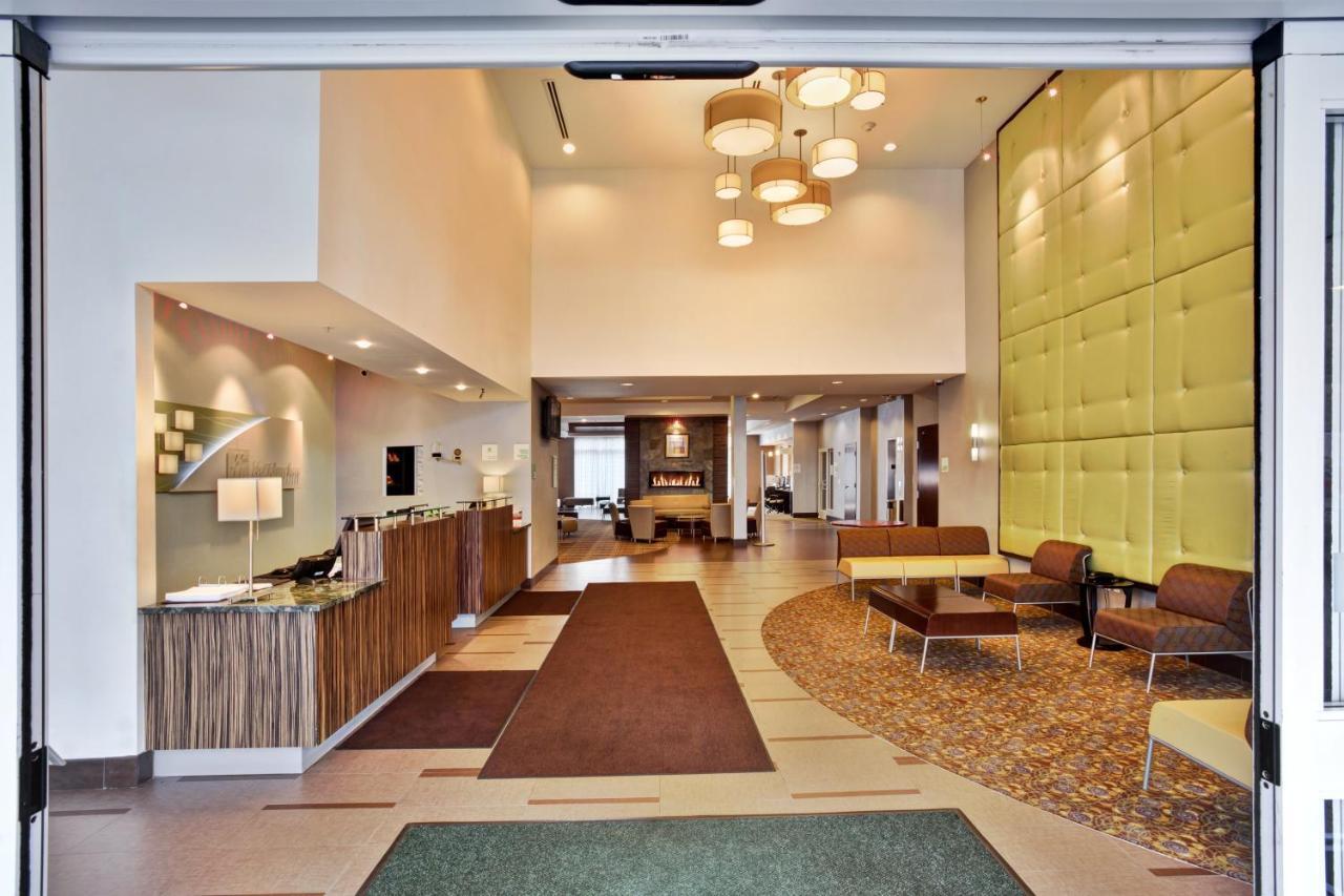 Holiday Inn Detroit Metro Airport By Ihg Romulus Exterior photo