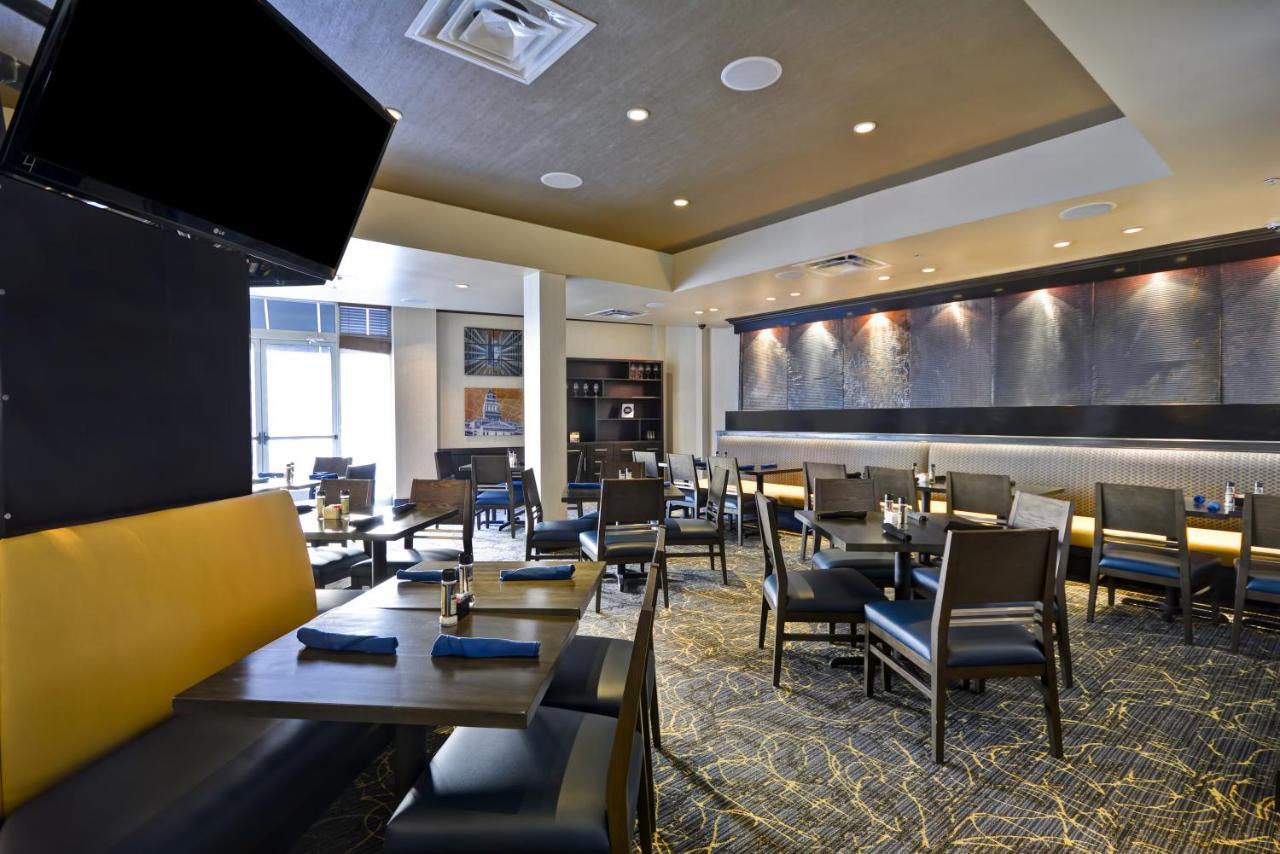 Holiday Inn Detroit Metro Airport By Ihg Romulus Exterior photo