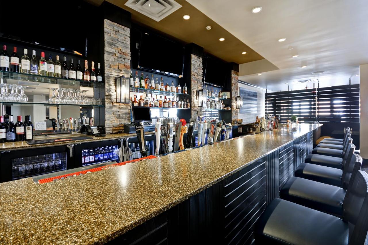Holiday Inn Detroit Metro Airport By Ihg Romulus Exterior photo