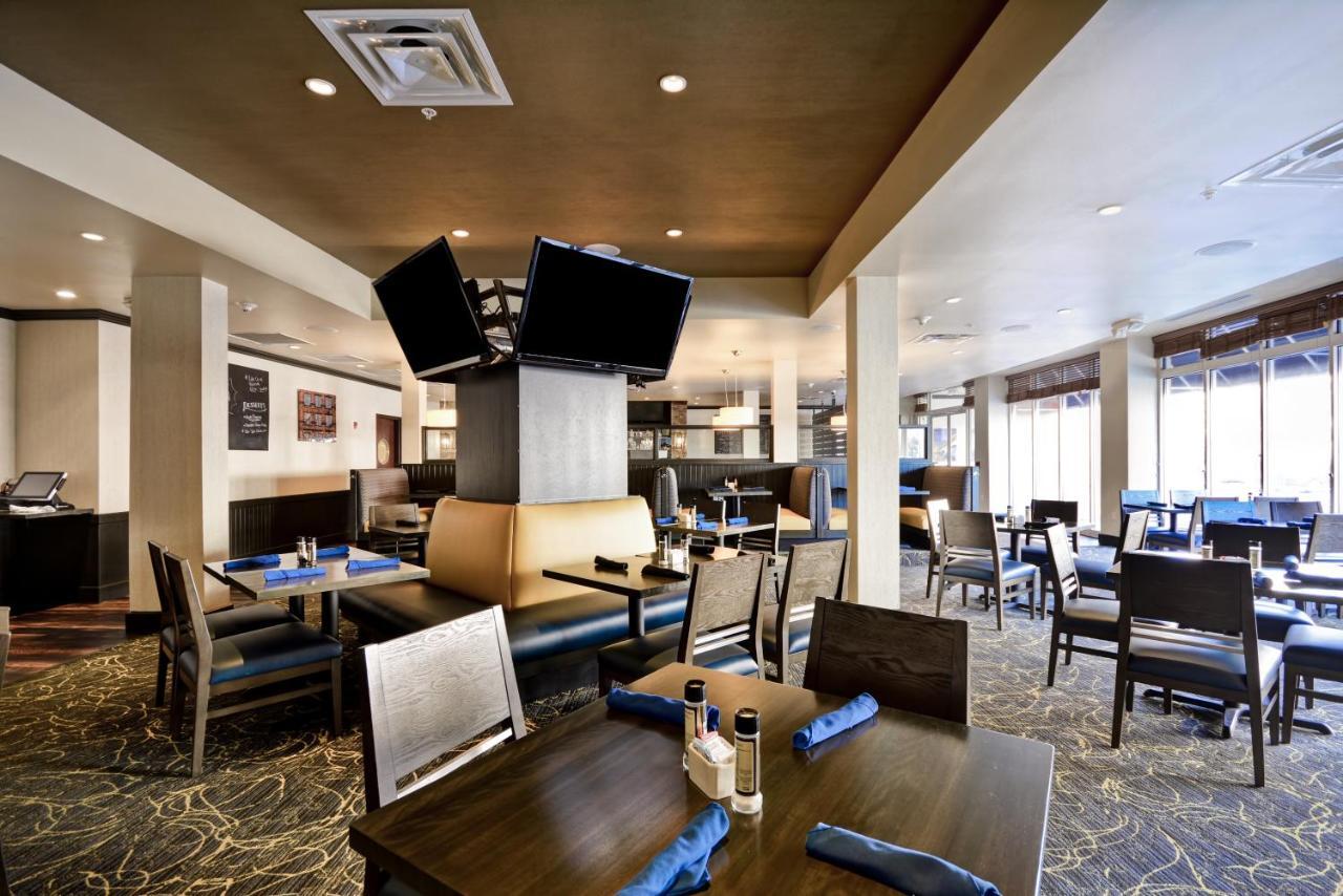 Holiday Inn Detroit Metro Airport By Ihg Romulus Exterior photo