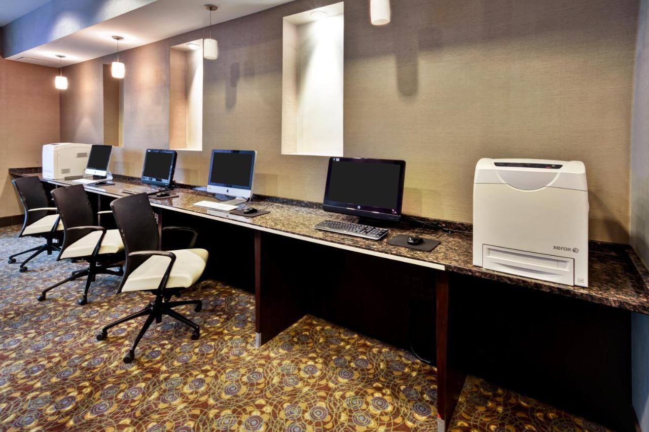Holiday Inn Detroit Metro Airport By Ihg Romulus Exterior photo