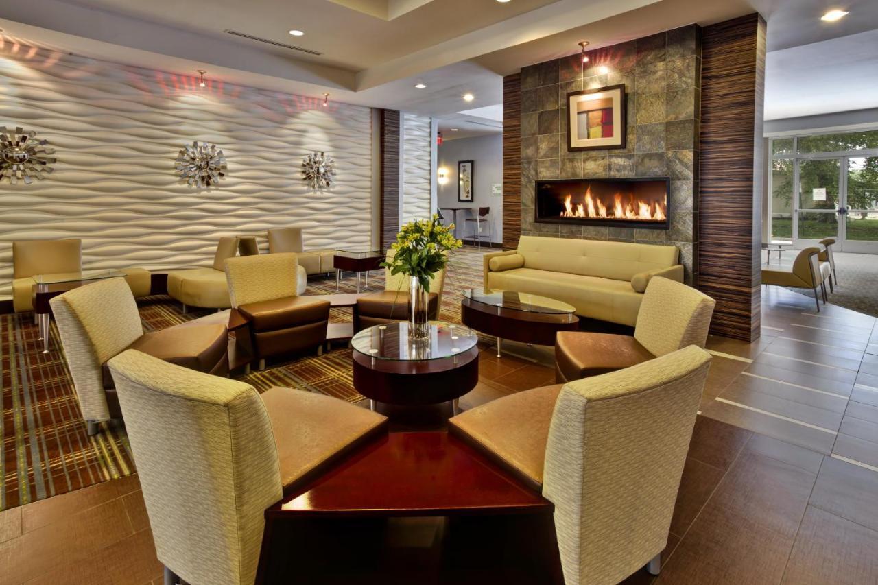 Holiday Inn Detroit Metro Airport By Ihg Romulus Exterior photo